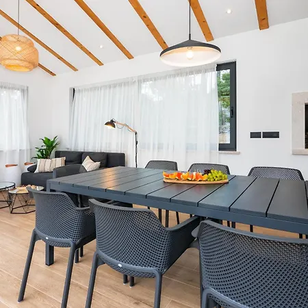 House De Finis Villa