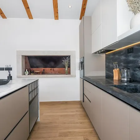 Villa House De Finis Sutivan