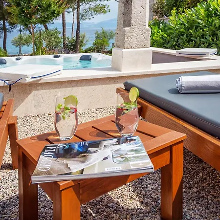 Seafront Villa De Finis Sutivan