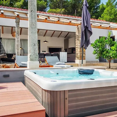 Seafront Villa De Finis Villa Sutivan