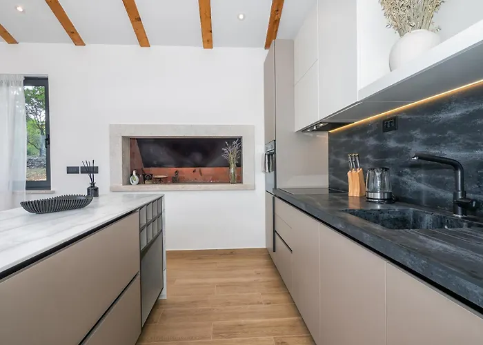 Villa House De Finis Sutivan