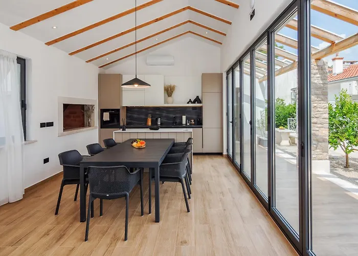 Villa House De Finis Sutivan